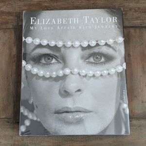 🌠Elizabeth Taylor Book Reasonable offers welcomed